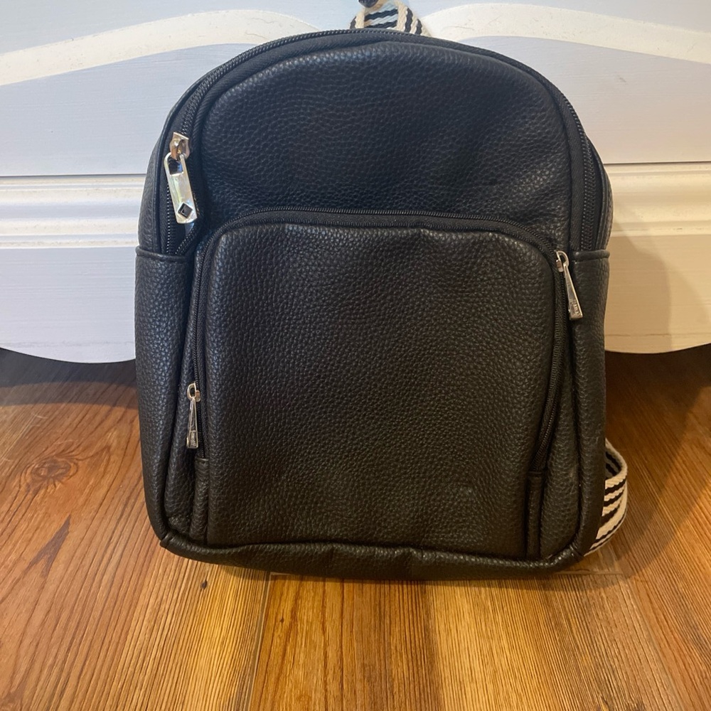 Jewell By Thirty-One Black Pebbled Mini Backpack - Very Good Condition